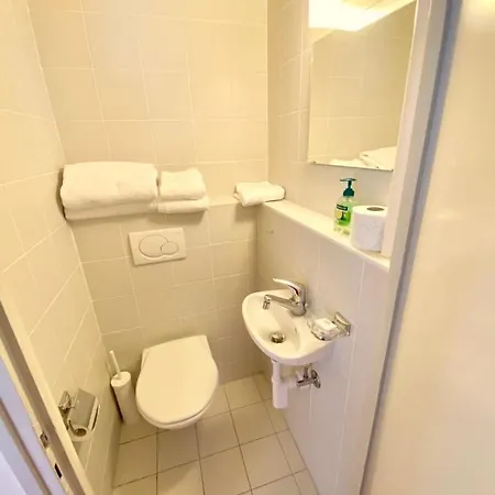 Near The And Center ! Apartment *